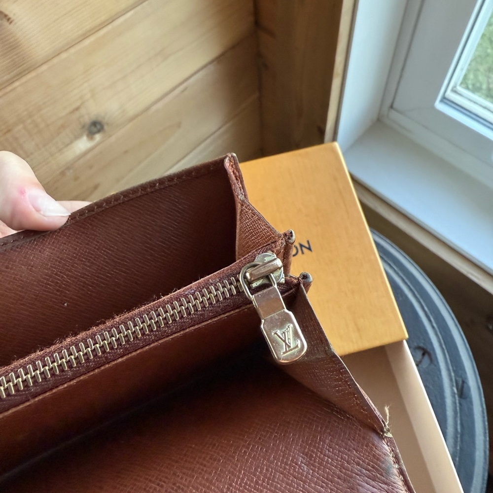 Louis Vuitton 5.5” Monogram Wallet w/Box - Picture 10 of 11